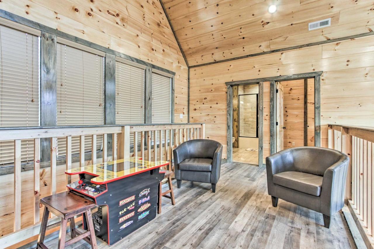 Smoky Mountain Hideaway With Hot Tub, Deck And Views! Villa Gatlinburg Exteriör bild