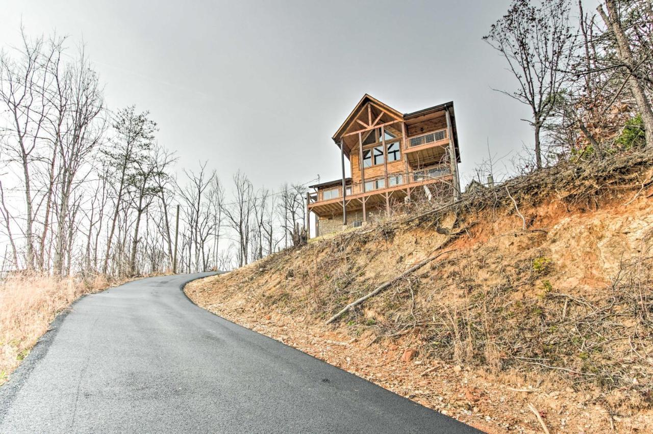 Smoky Mountain Hideaway With Hot Tub, Deck And Views! Villa Gatlinburg Exteriör bild