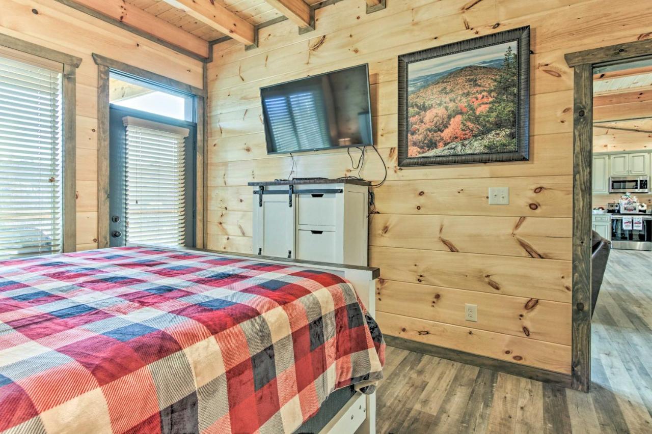 Smoky Mountain Hideaway With Hot Tub, Deck And Views! Villa Gatlinburg Exteriör bild
